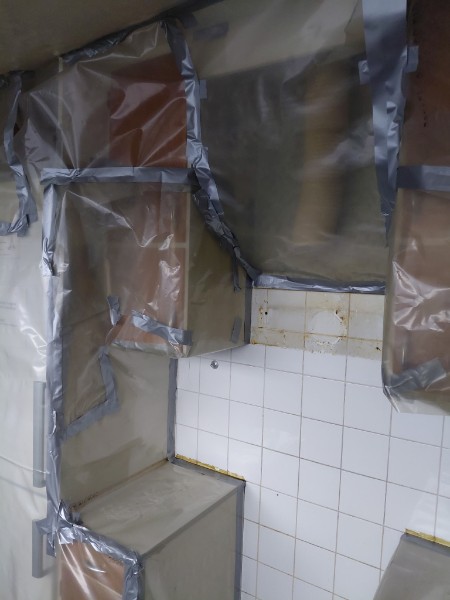 Detaljeret afskærmning af installationer i forbindelse med asbest-sanering